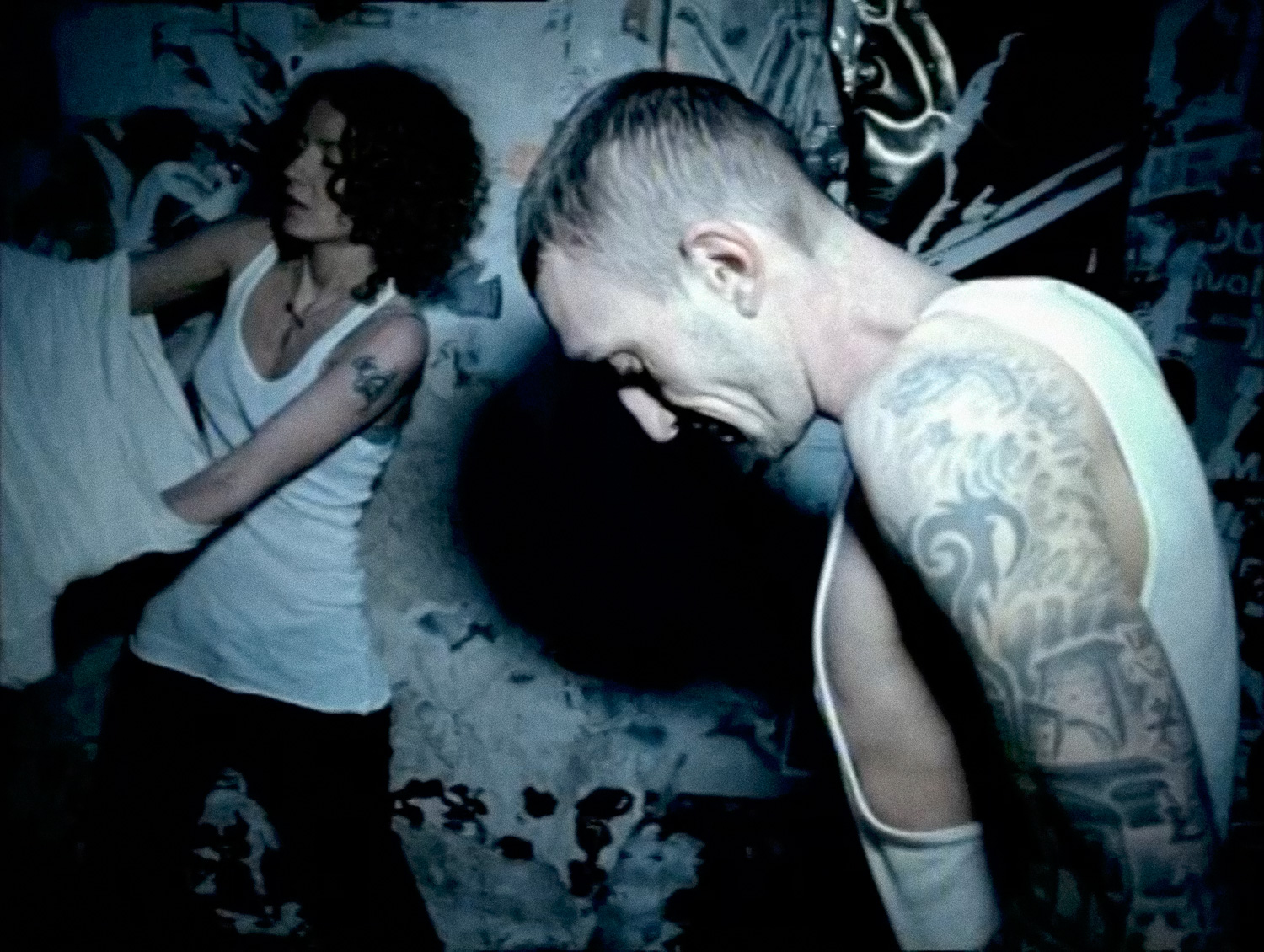 Filmstill: DIE CITY SCHLÄFT - BLUMENTOPF